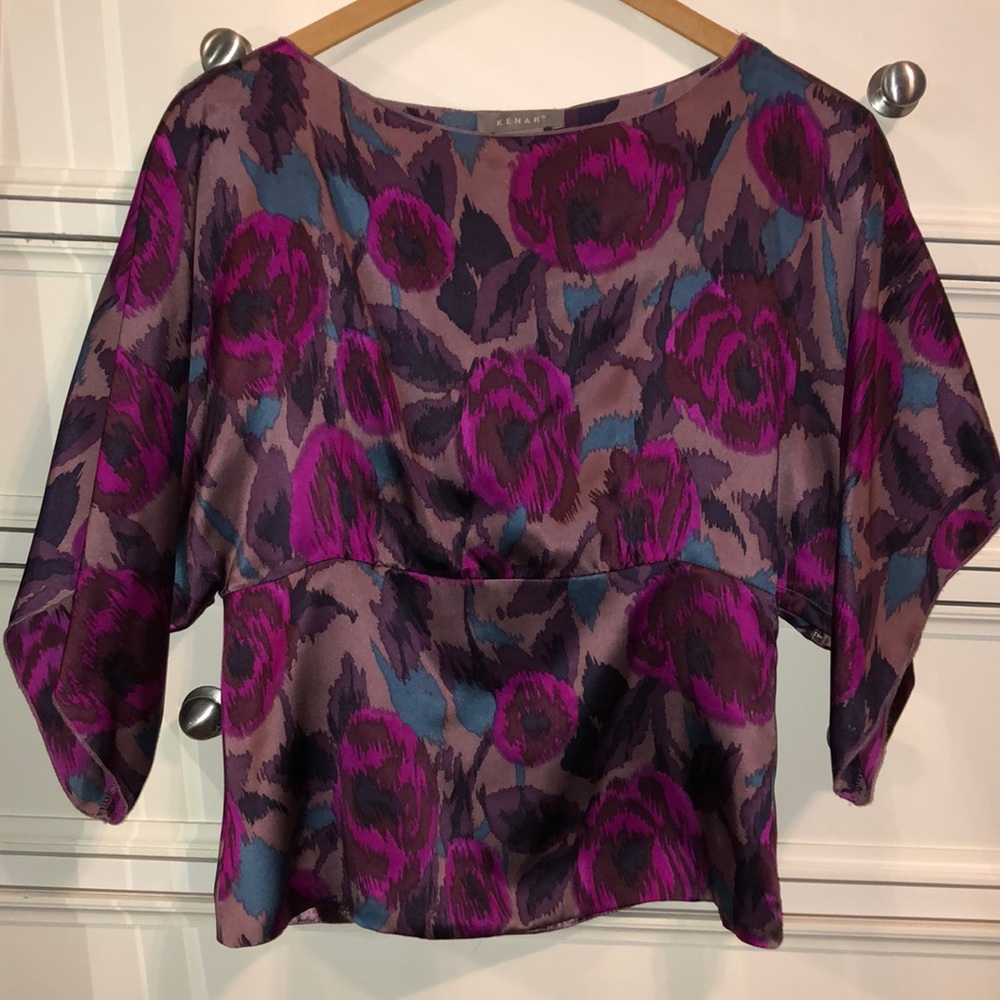 ✨2/$15 Silk Blouse- Flattering Fit, Button Details